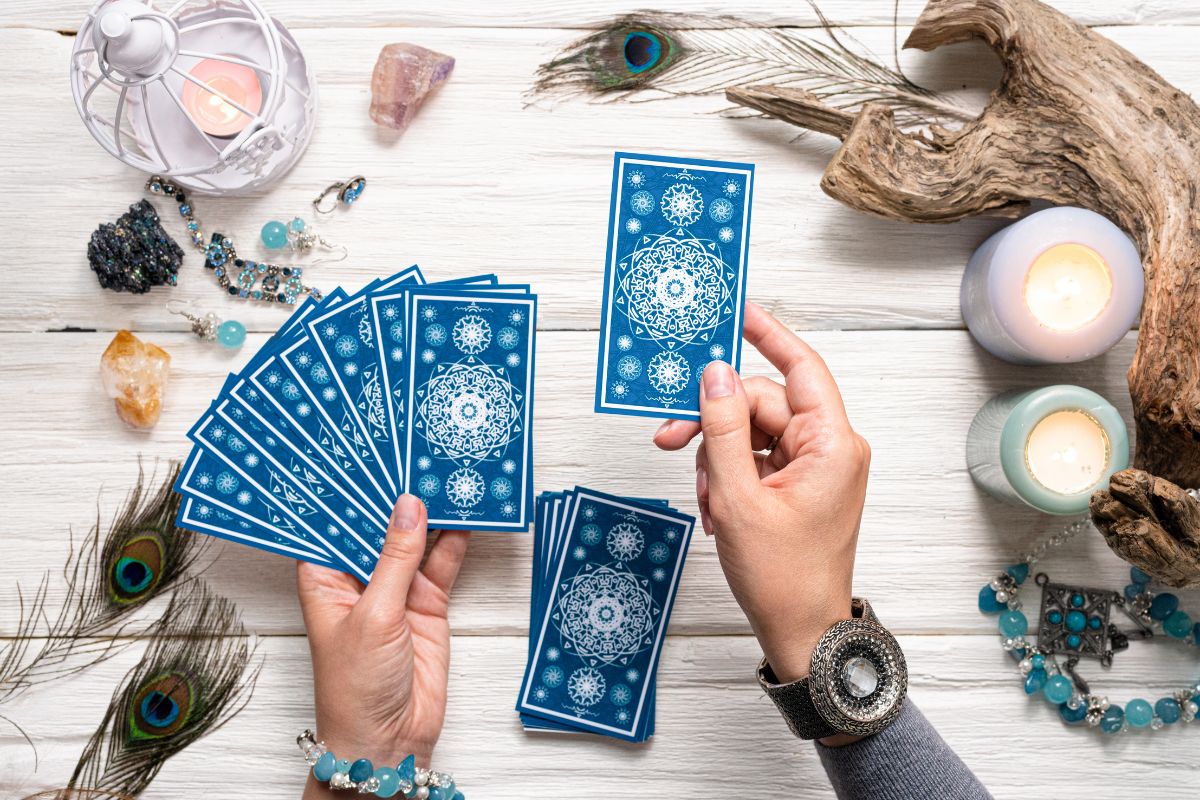 10 Amazing Angel Tarot Cards Well Worth The Money