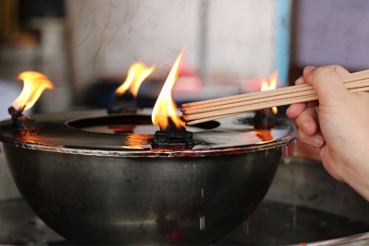 How-Many-Incense-Sticks-to-Burn-for-Good-Luck