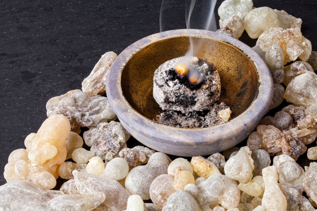 The Healing Powers of Frankincense and Myrrh - Gifts of the Magi