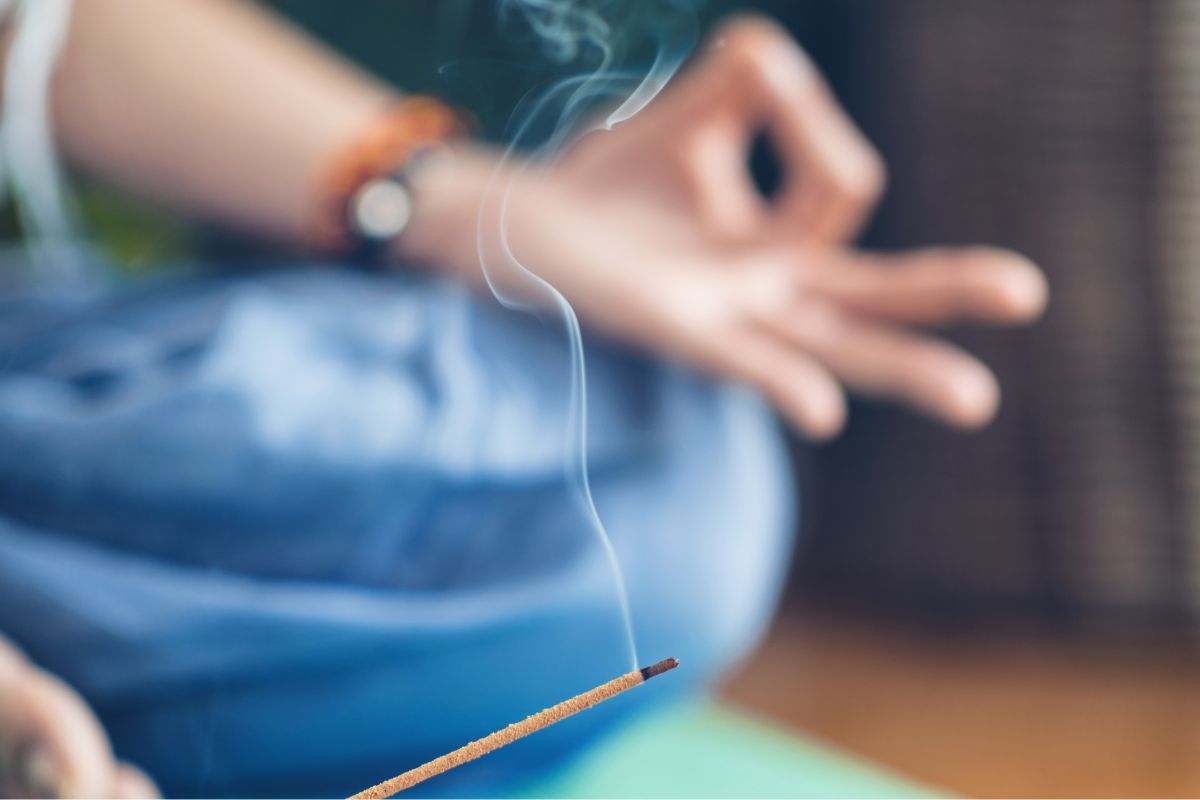How to Meditate with Incense for Greater Mindfulness and Relaxation (1)