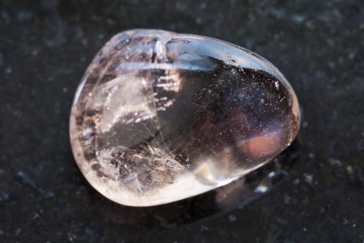 14 Best Crystals For Overthinking [Help To Open Your Mind]