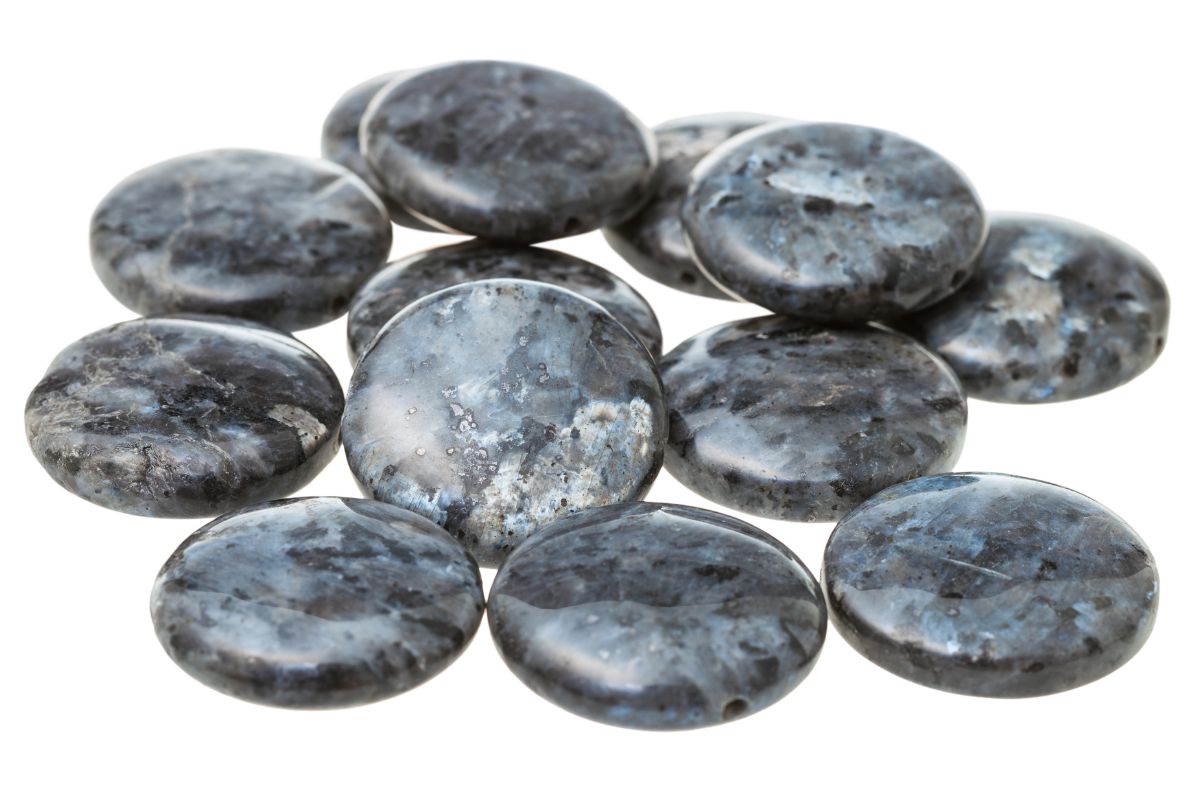 18 Beautiful And Powerful Gray Crystals