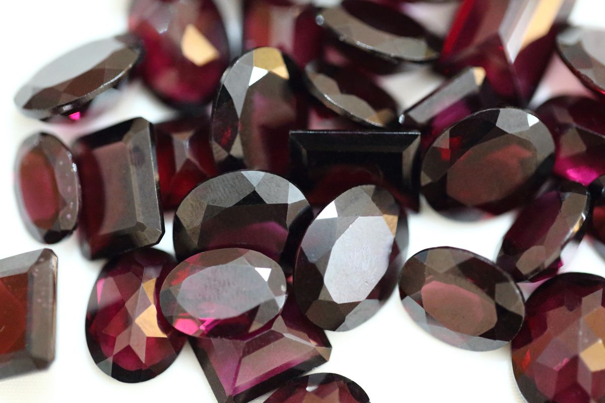 A Complete Guide To Garnet: Meaning, Powers, And Healing Properties
