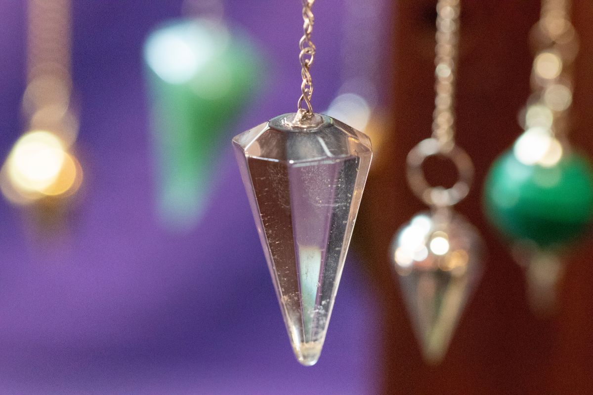 How To Use A Crystal Pendulum