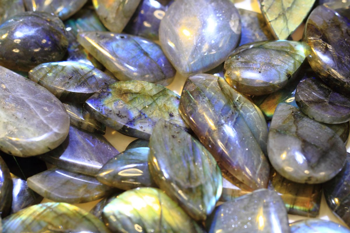 The 10 Best Combinations Of Crystals For Labradorite
