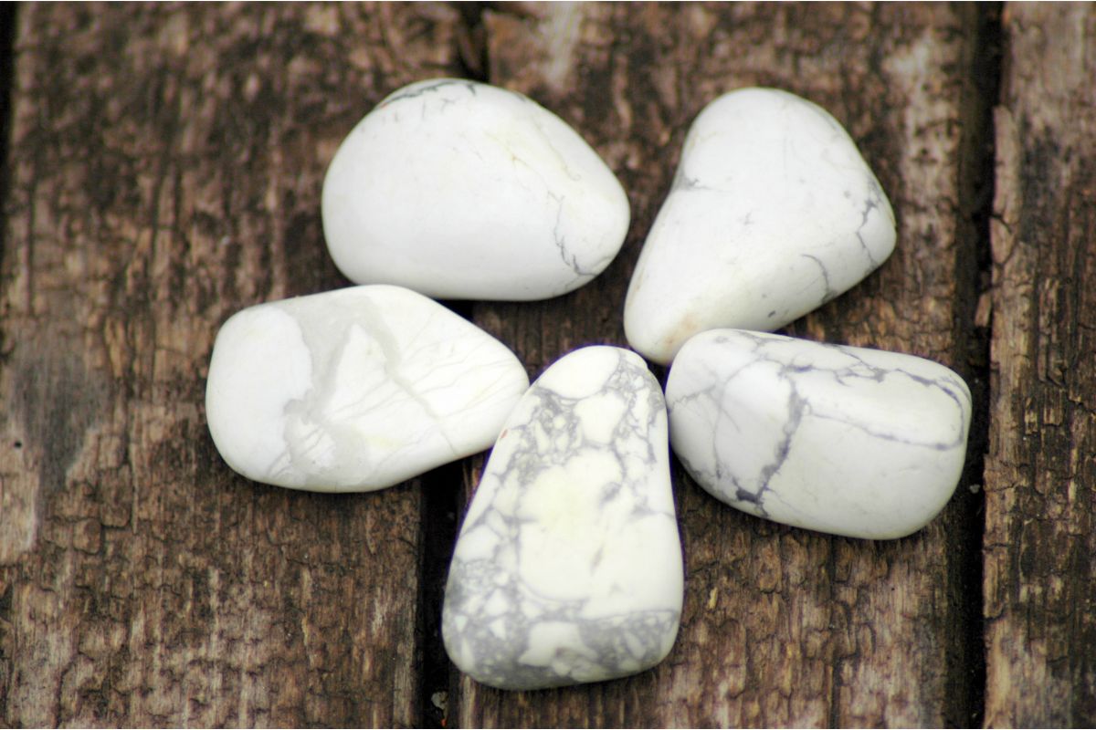 The Meanings, Healing Properties And Uses Of Howlite