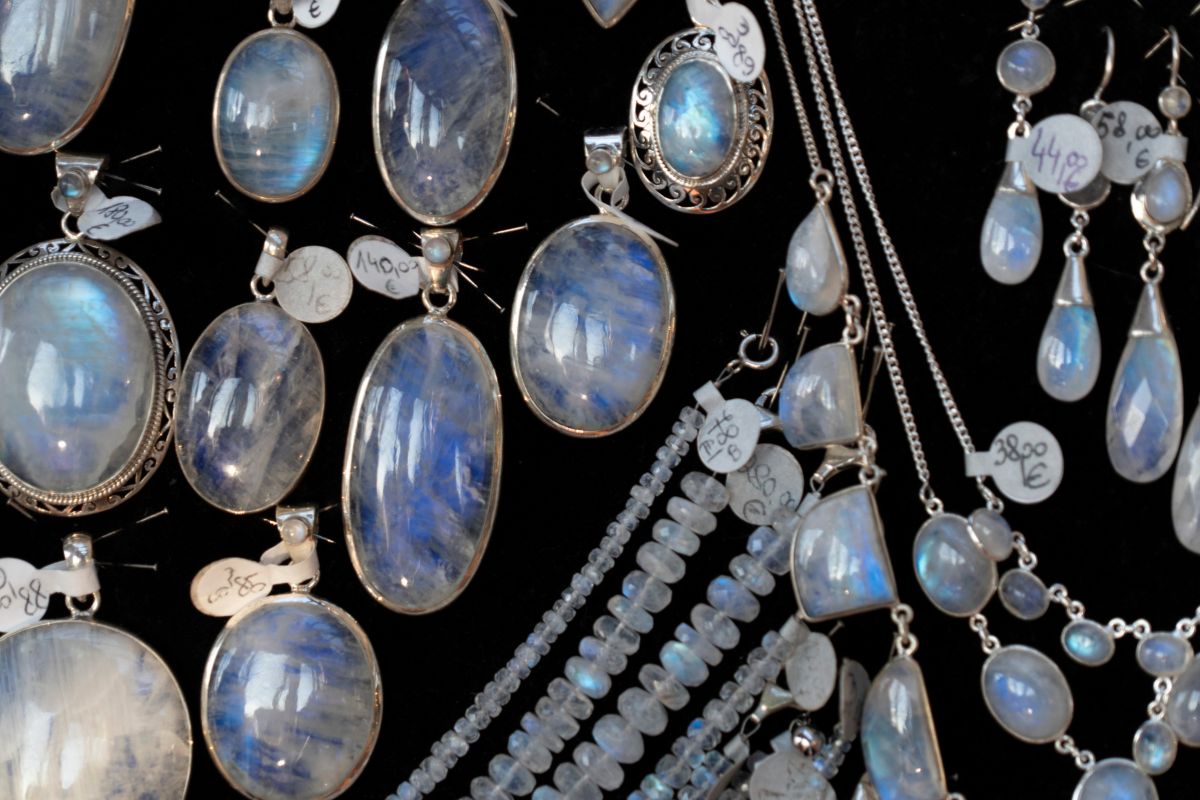 What Is Rainbow Moonstone?