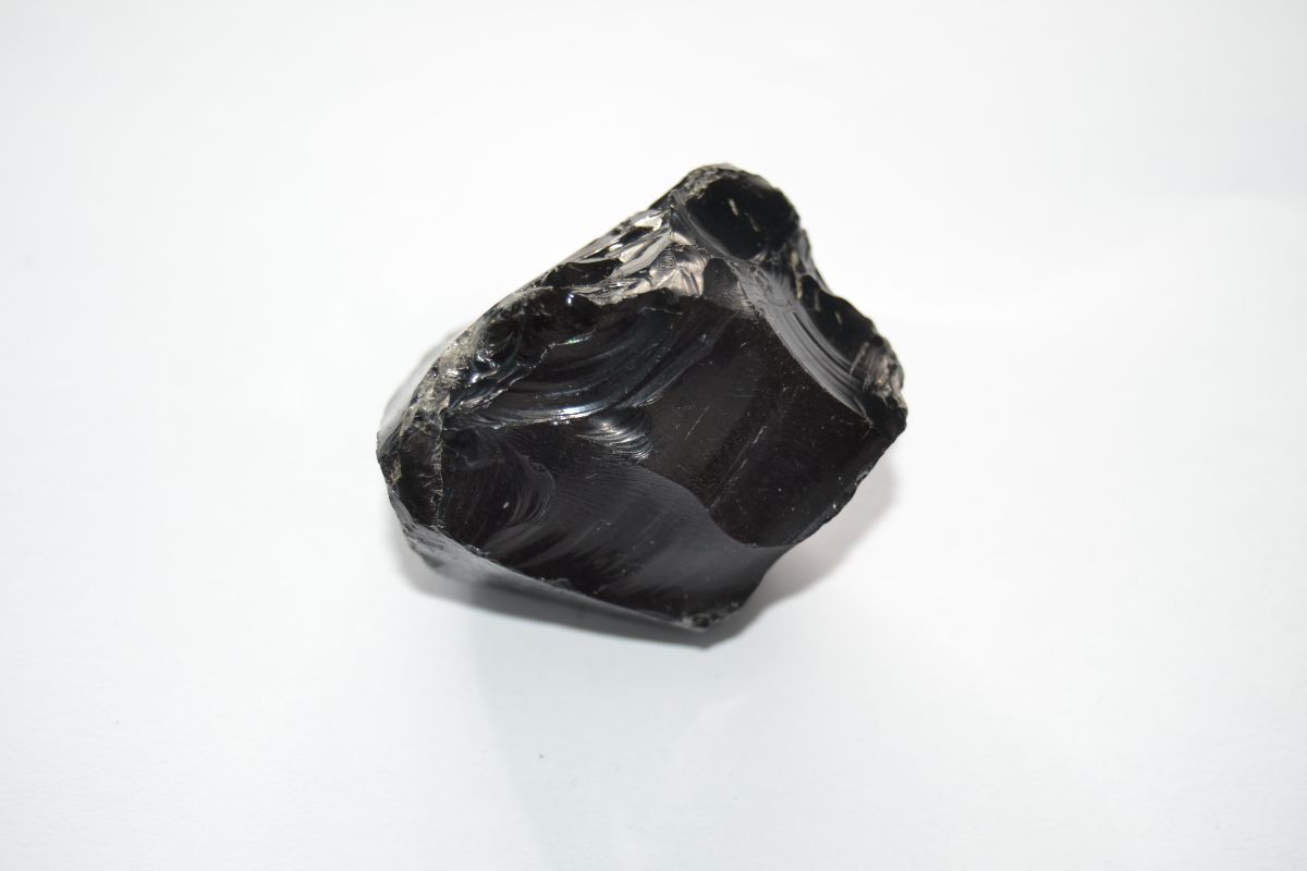 What Is Rainbow Obsidian? [Causes, Uses & More]