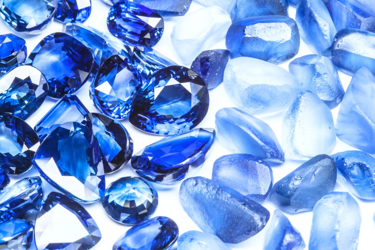 Which One Should You Choose? [Sapphire Or Diamond]