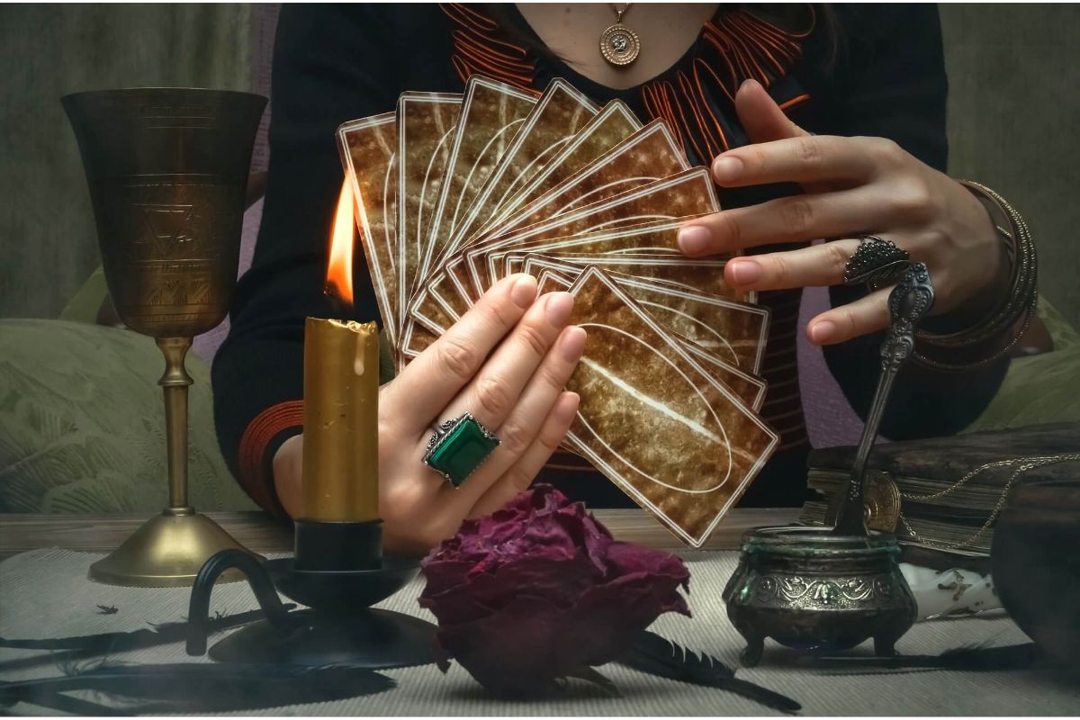 How To Do A Love Tarot Reading (1)