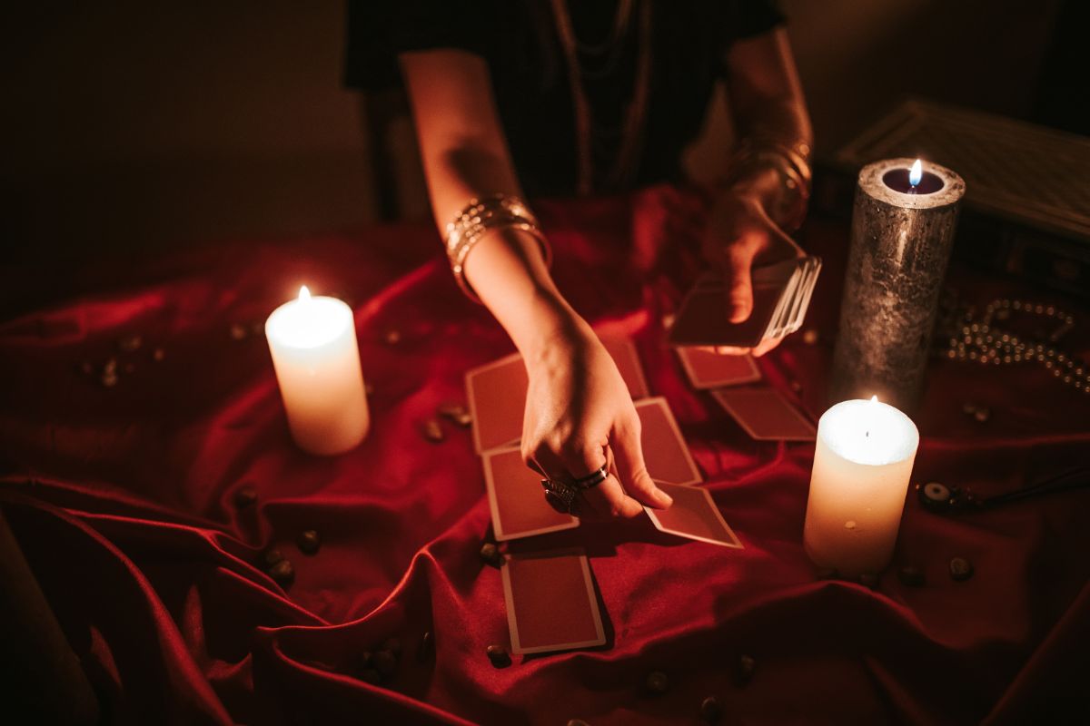 How To Do A Love Tarot Reading