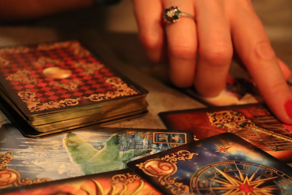 What Is A Reversed Tarot Card? (1)