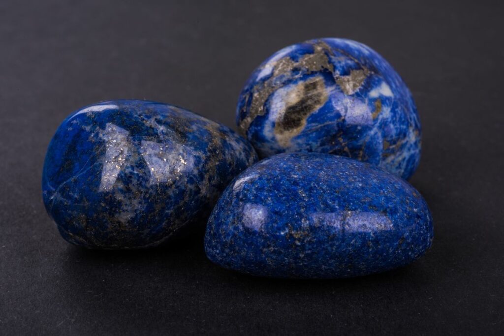 The Zodiac Signs Guide to Lapis Lazuli