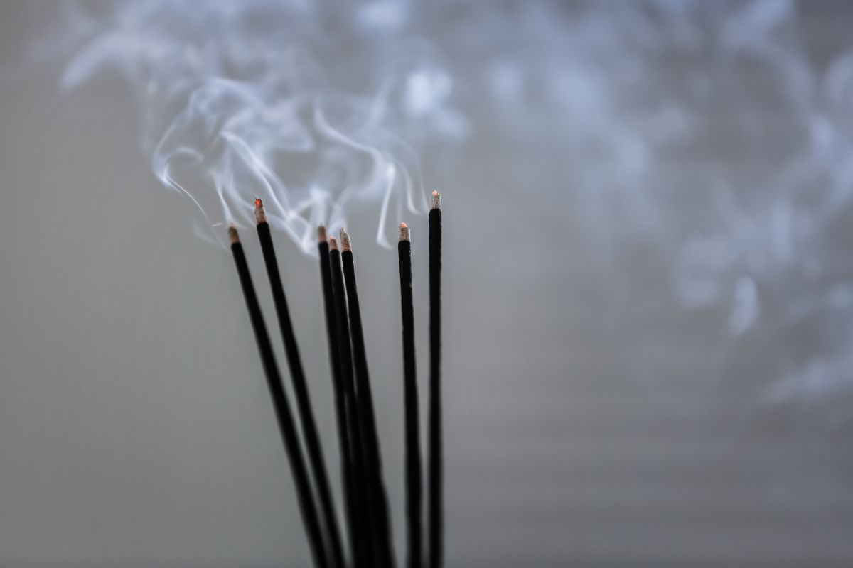 How To Burn Incense Sticks Without Holder