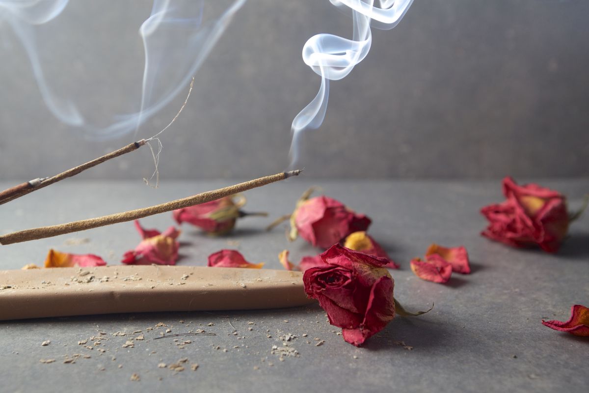 How To Burn Incense Sticks Without Holder