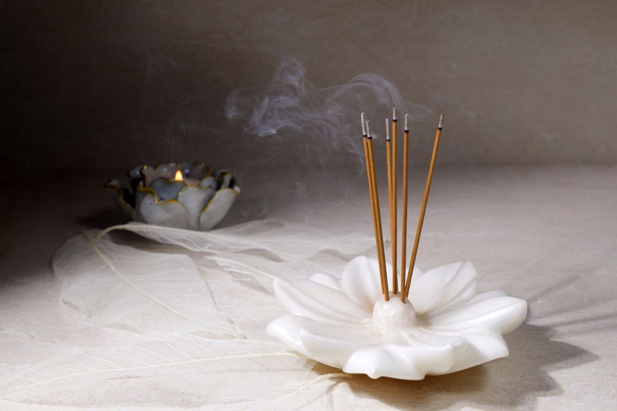 How To Cleanse Your Room Using Incense?