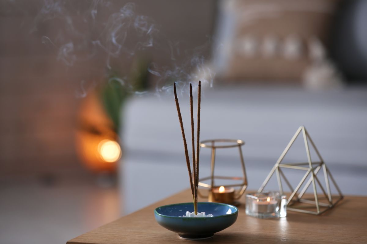 How To Cleanse Your Room Using Incense?