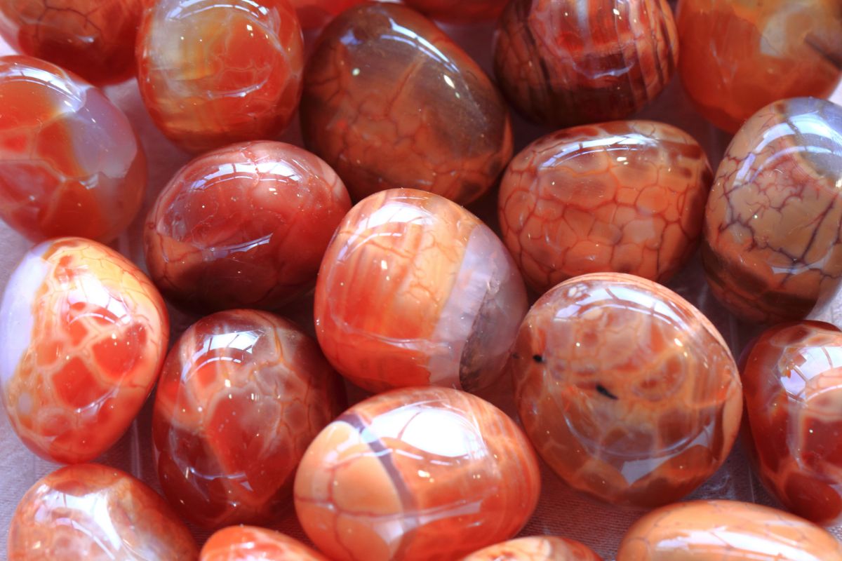 Carnelian Vs Fire Agate - Facts, Uses & More