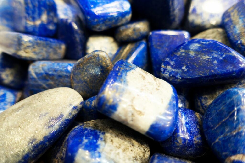 Lapis Lazuli Vs Amethyst - Facts, Uses & More