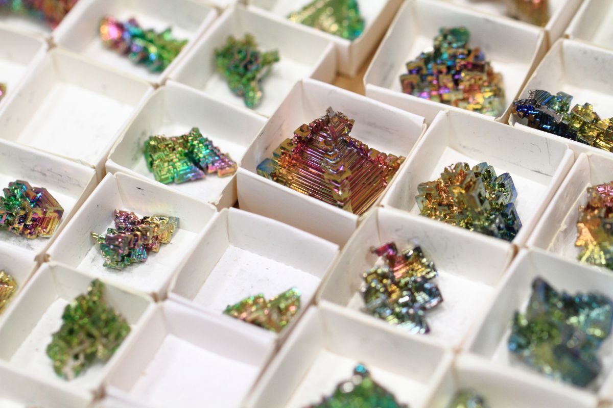 Lapis Lazuli Vs Bismuth - Facts, Uses & More