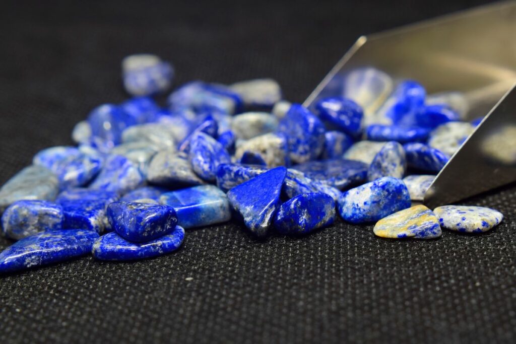 Lapis Lazuli Vs Blue Sapphire - Facts, Uses & More - That Crystal Site