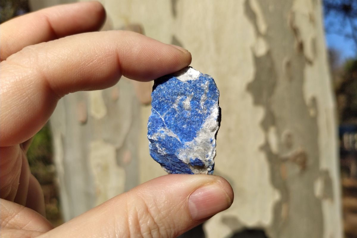 Lapis Lazuli Vs Chrysocolla - Facts, Uses & More