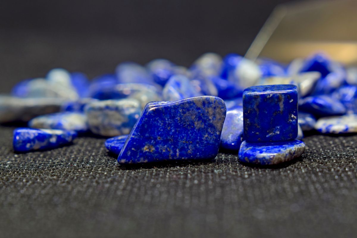 Lapis Lazuli Vs Lapis Armenus - Facts, Uses & More