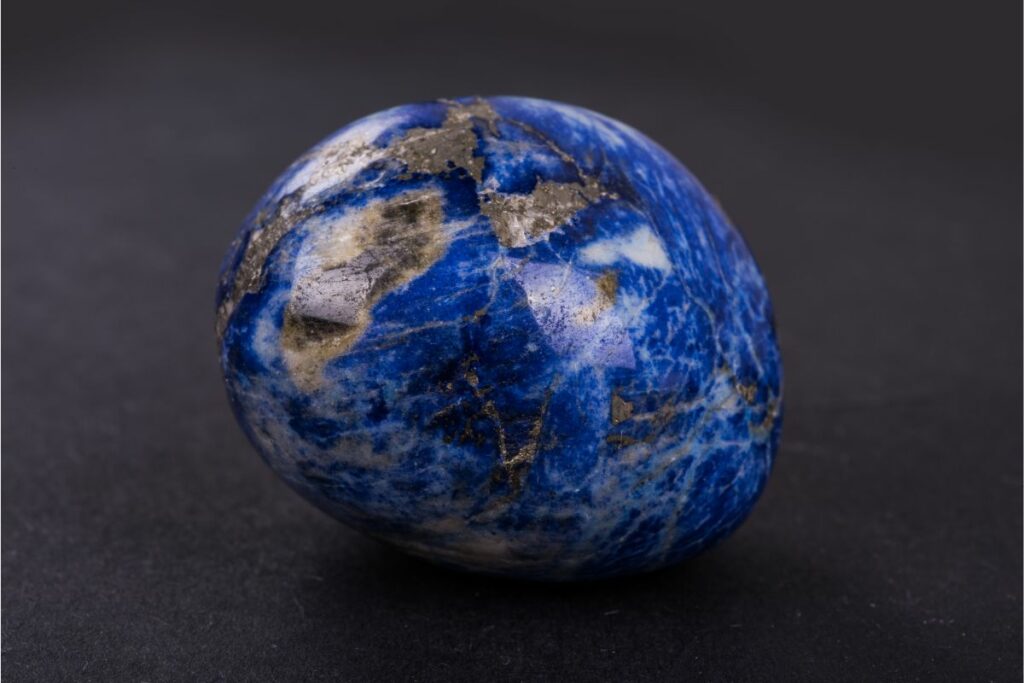 Lapis Lazuli Vs Lazurite - Facts, Uses & More