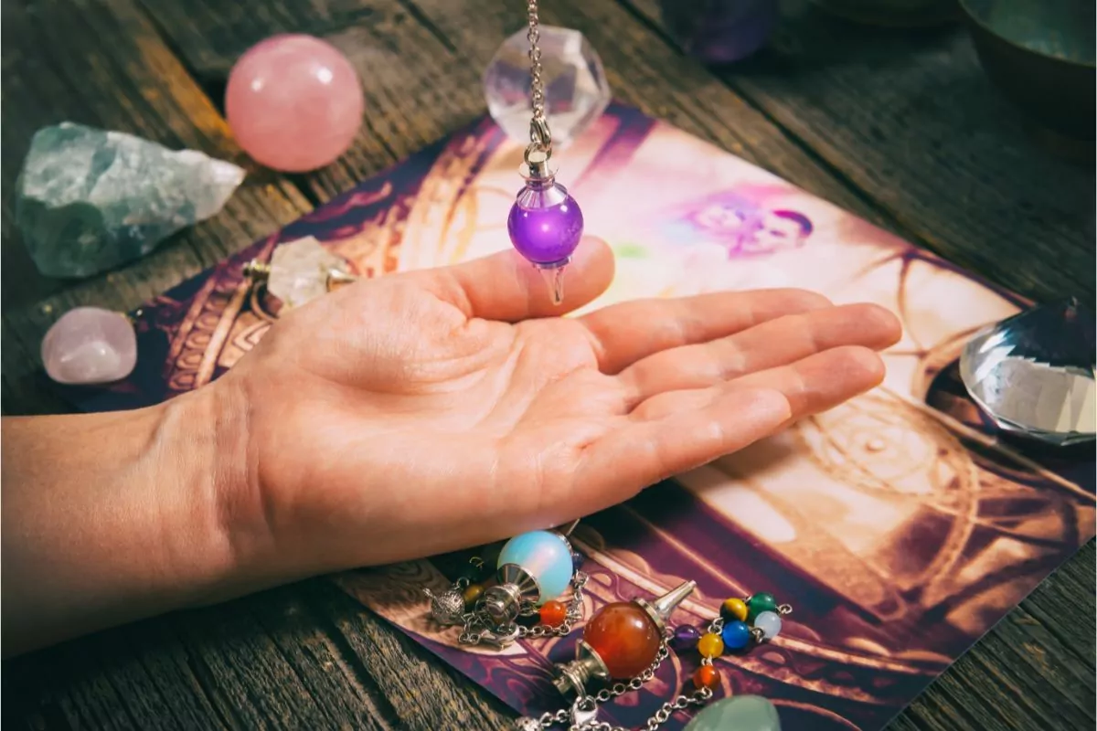 How To Use A Crystal Pendulum