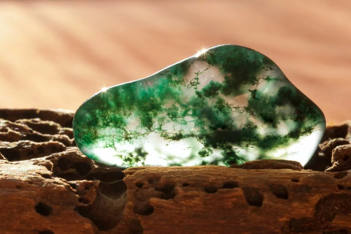 The-Ultimate-Guide-To-Moss-Agate